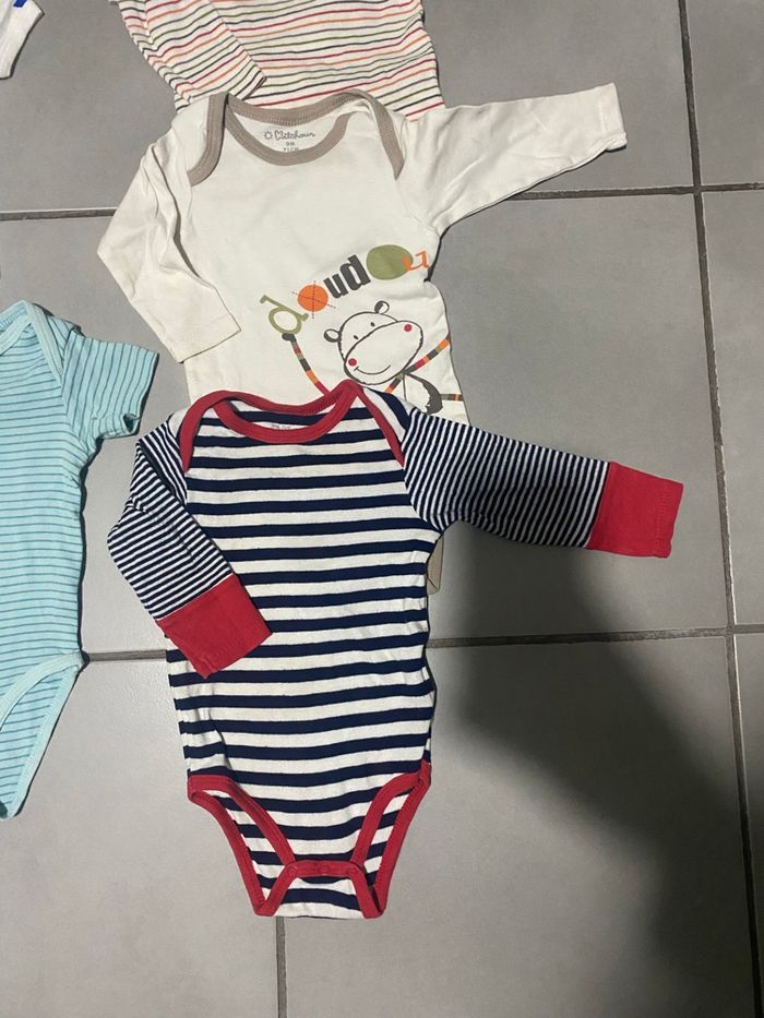 Lot body 9 mois (71 cms) + 1 pyjama - photo numéro 8