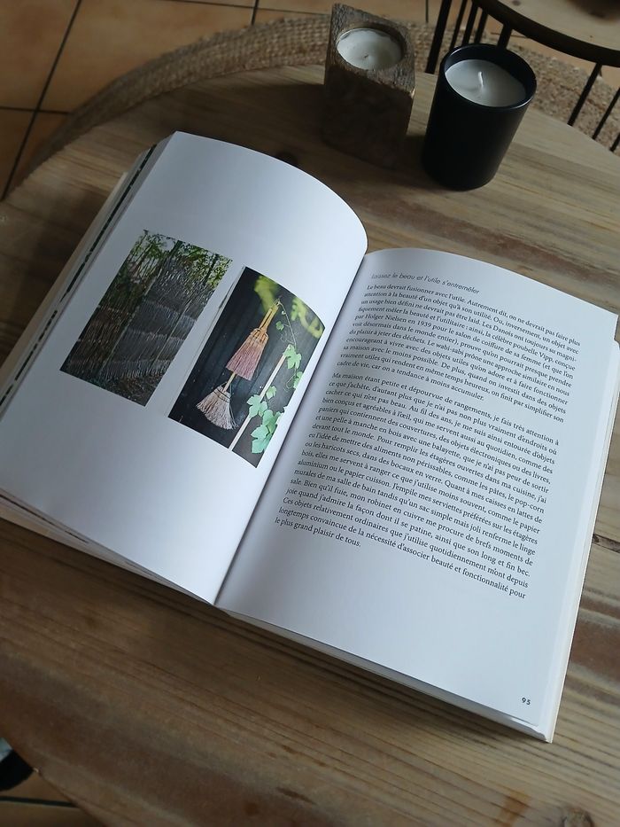 Grand livre Le livre du Wabi-sabi - Julie Pointer Adams.

Wabi-sabi : l’art de la perfection imparfaite !
Vous trouverez dans ce livre plein d’idées, des recettes originales, des conseils pour créer un cadre intime, des visites dans des demeures du monde  - photo numéro 4