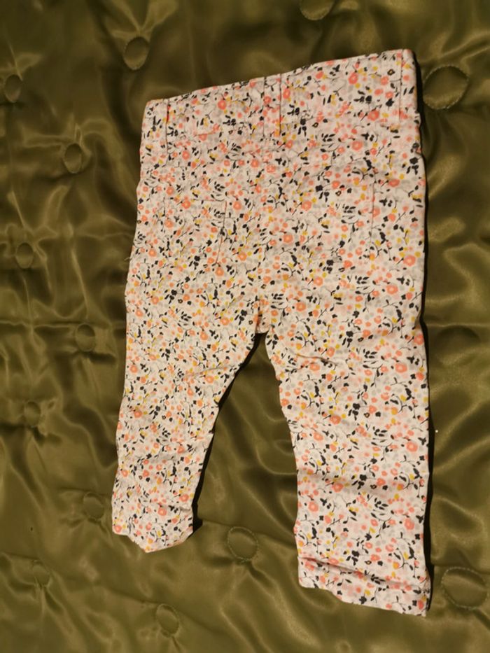 Pantalon fleuri - photo numéro 2