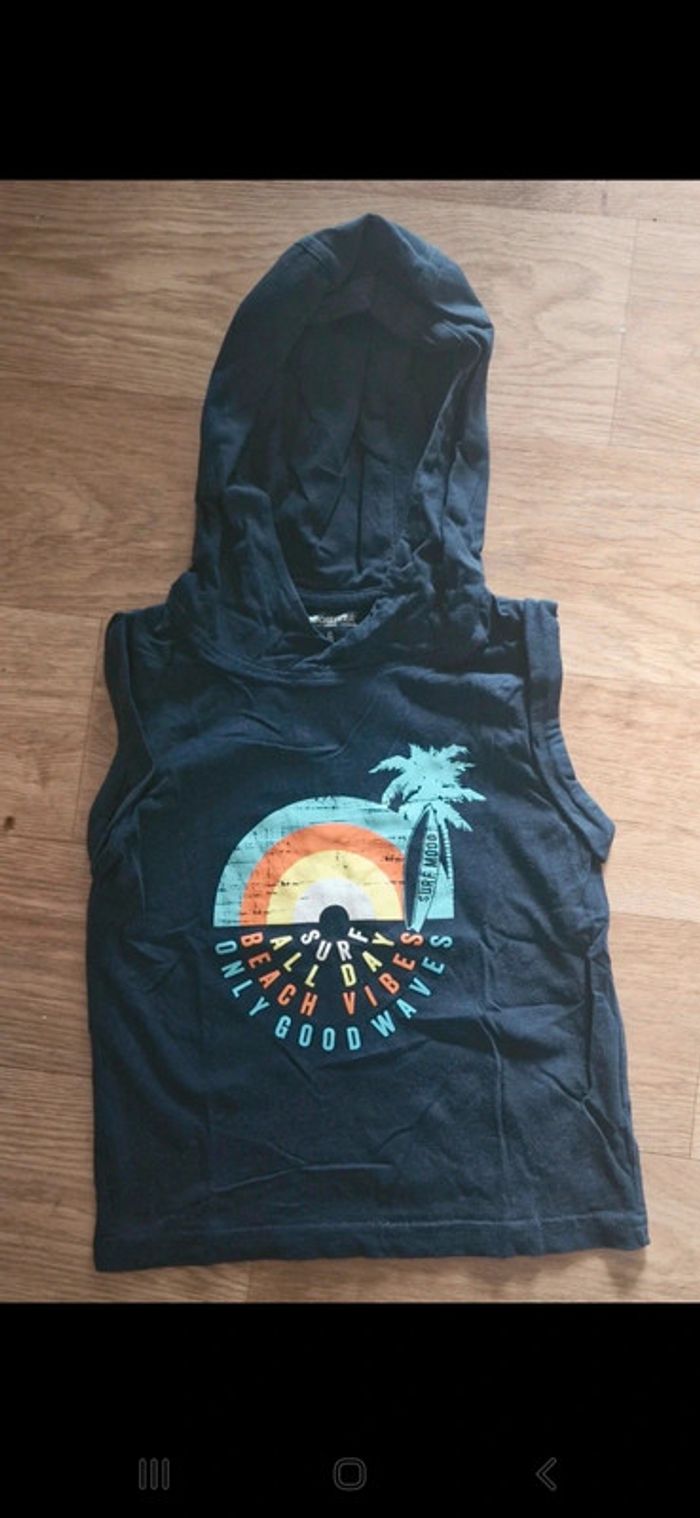 T shirt sans manches, à capuche orchestra 6 ans TBE