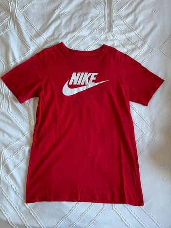 T-shirt Nike rouge logo blanc
