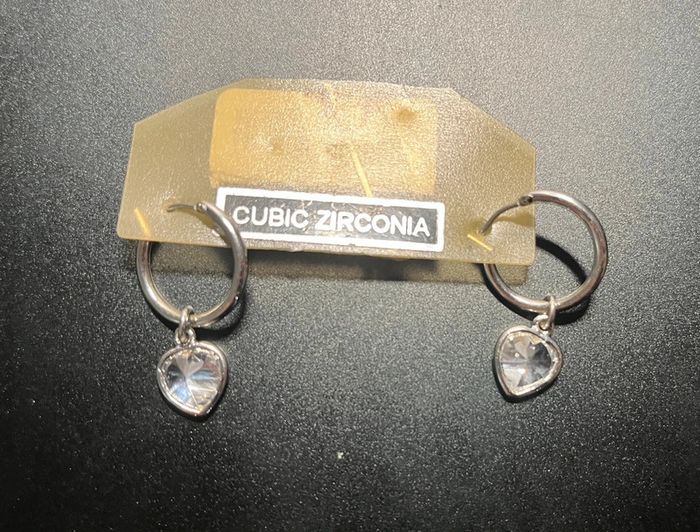 💍petites creoles argentés pendantes avec coeur en zircon - photo numéro 5