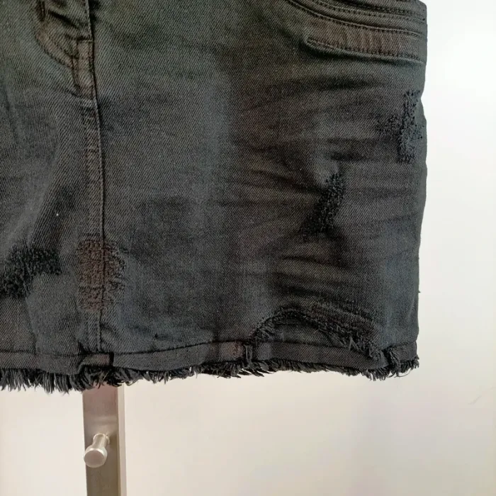Mini jupe noire en denim effet usé Zadig & Voltaire taille 34, détails destroy tendance A1473 - photo numéro 5