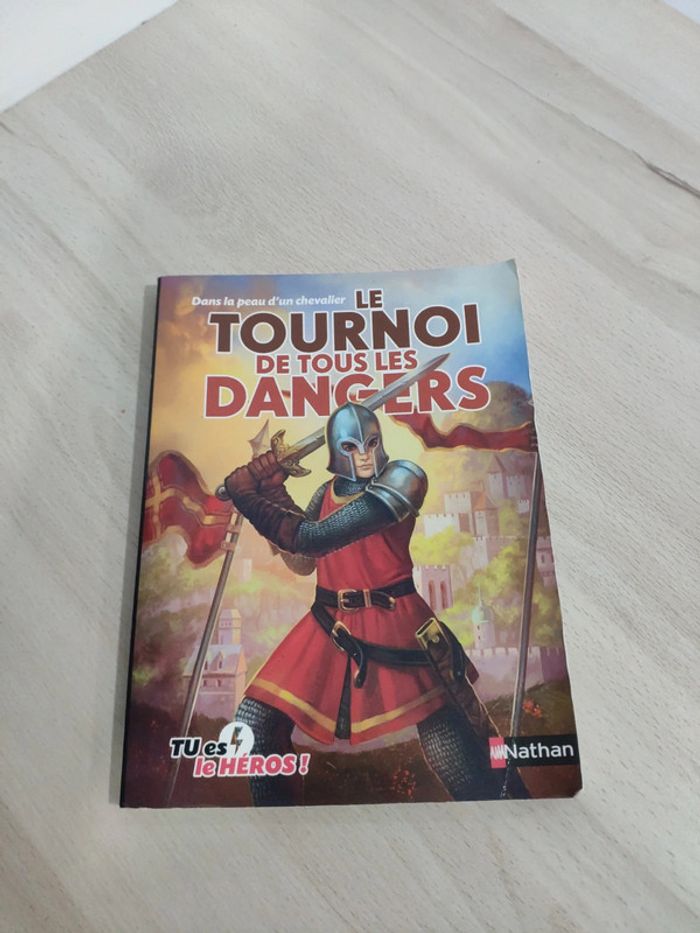 Livre jeunesse dans la peau d'un chevalier tournoi de tous les dangers tu es le héros