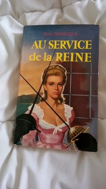 Au service de la reine de Pierre Dominique