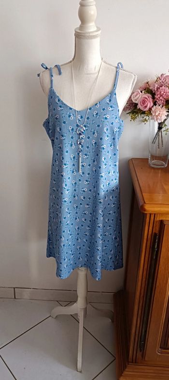 Jolie robe bleue à bretlelles