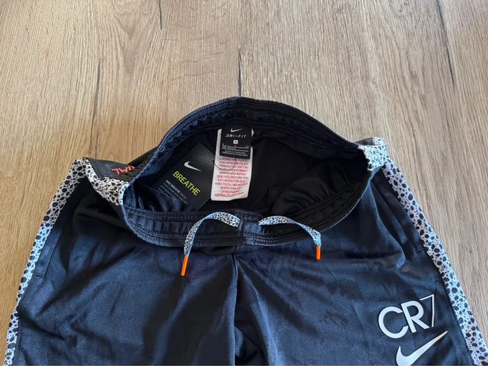 Short Nike dri-fit taille S 8-9 ans neuf avec étiquettes - photo numéro 7