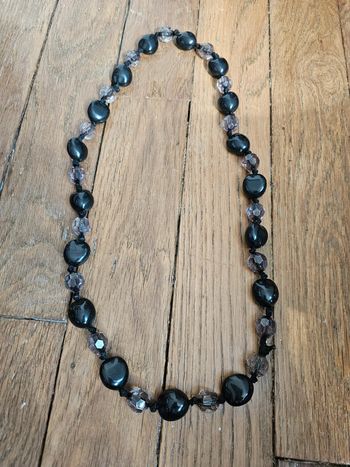 Collier long fantaisie noir et blanc