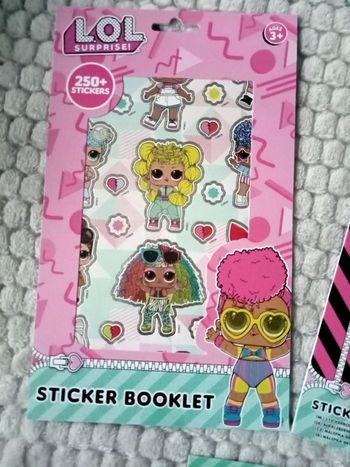 Lot de+/-250 stickers lol