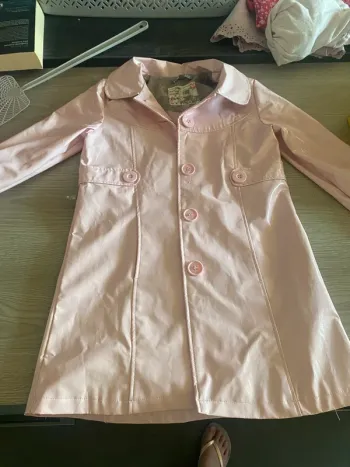 Imperméable rose ( ciré)