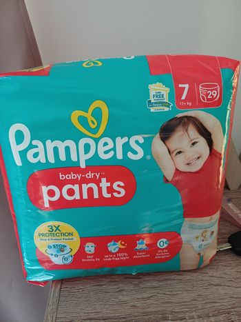 Couches pampers baby dry pants taille 7