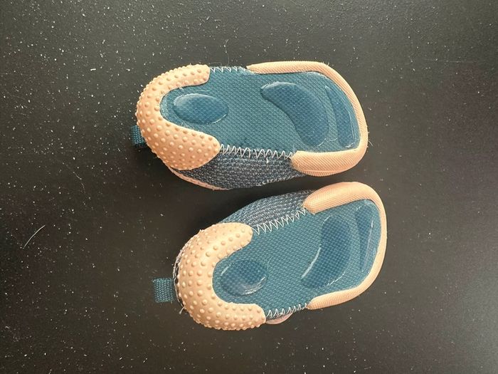 Chaussons souples anti dérapants décathlon 22 - photo numéro 3