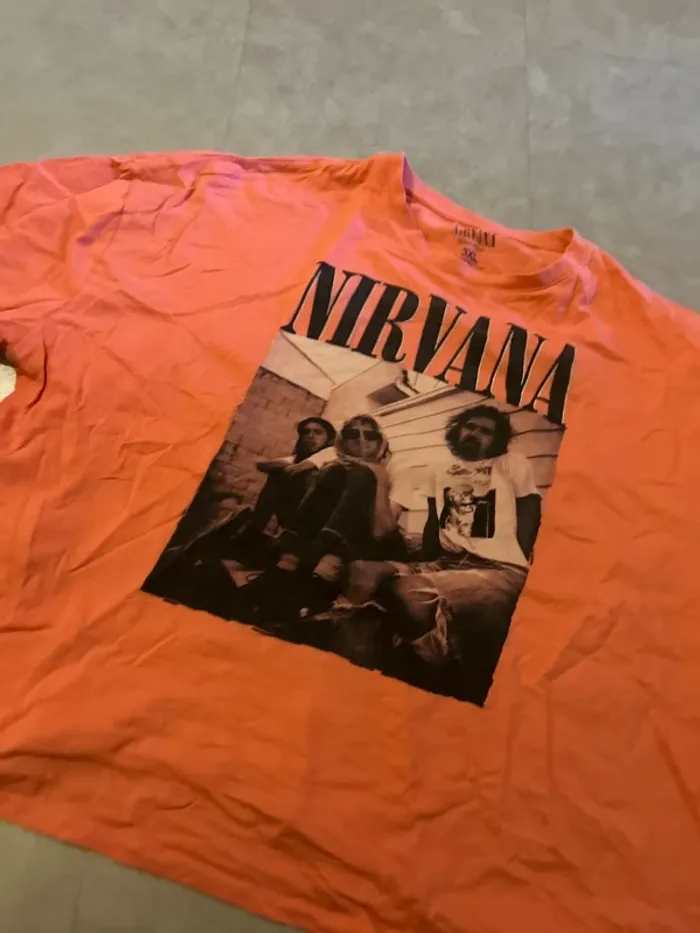 TEE shirt nirvâna - photo numéro 3