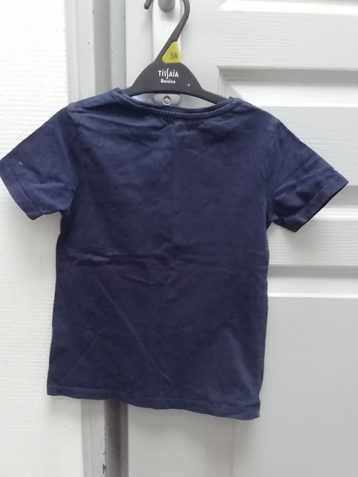 Vends t-shirt garçon été bleu marine avec motif sur le devant. - photo numéro 6