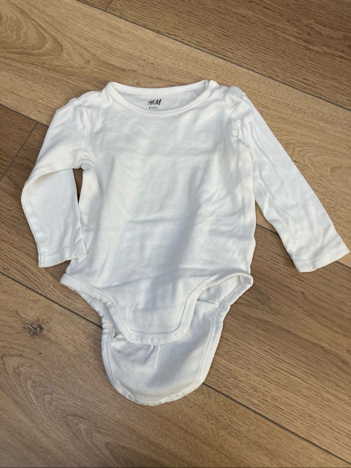 Lot de bodies H&M 6 mois - photo numéro 7