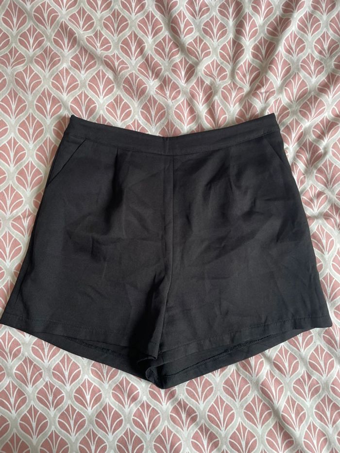 Short noir