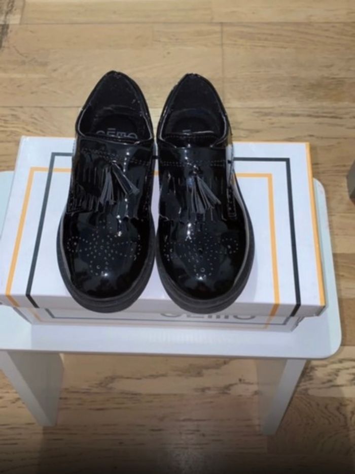 Derby noir avec frange