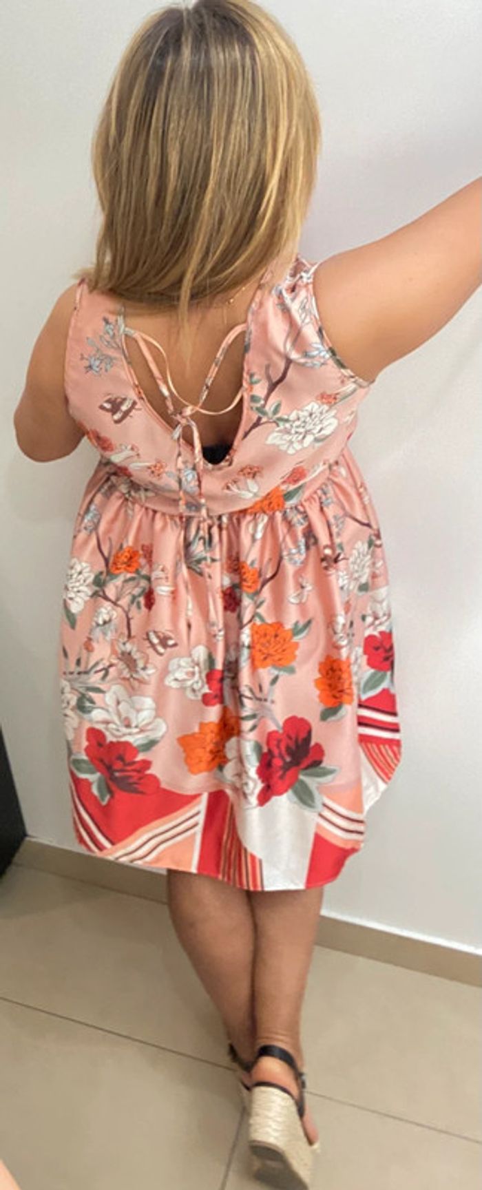 Robe D’été Satinée Imprimée Fleurs Taille 40 - photo numéro 9
