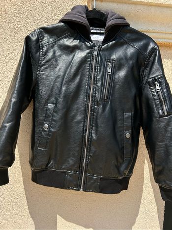 ZARA blouson bomber simili noir capuche garçon