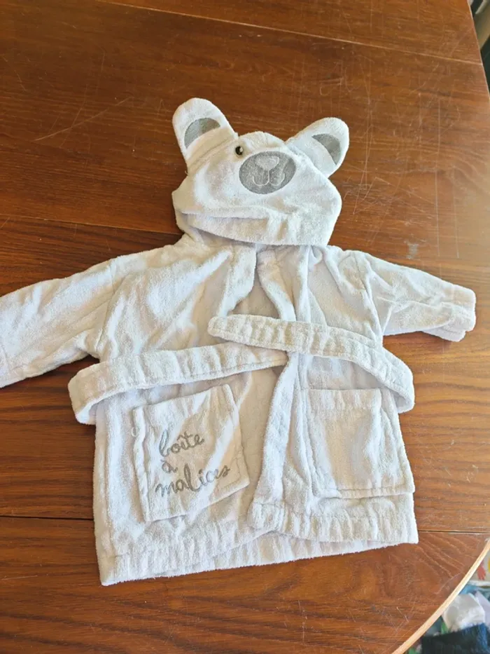 Lot n° 7: peignoir bébé 6 mois - photo numéro 2