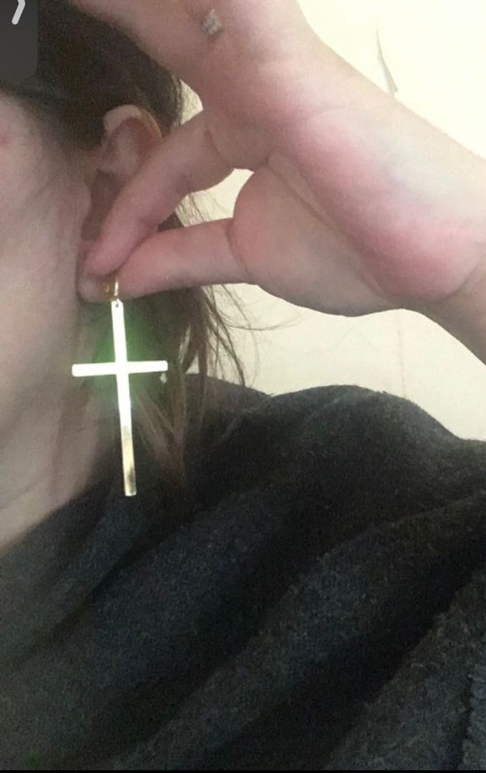 Boucles d’oreilles NEUVES pour femme forme de croix couleur doré - photo numéro 3