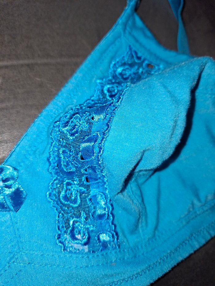 Soutien-gorge Turquoise & Dentelle - Très bon état - 110E - photo numéro 2