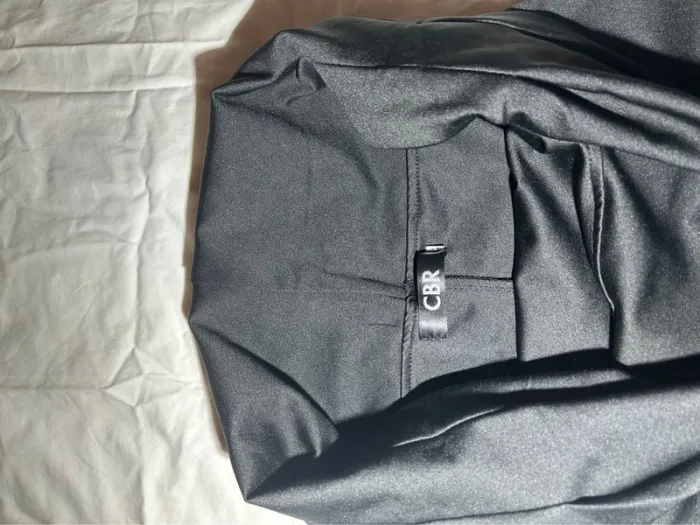 Robe noire cbr - photo numéro 6