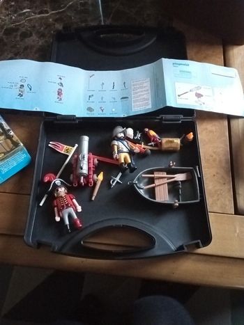 Bateau pirate playmobil et malette pirate.