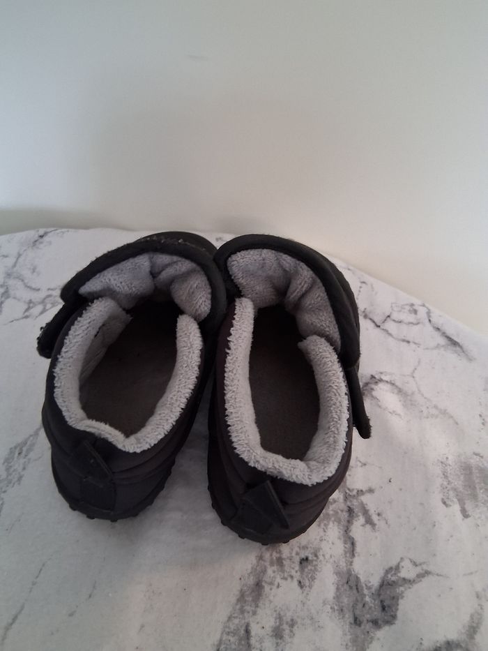 Chaussons garçon pointure 20 - photo numéro 2
