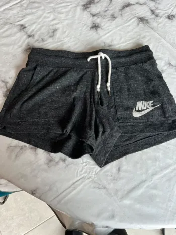 Short Nike taille s