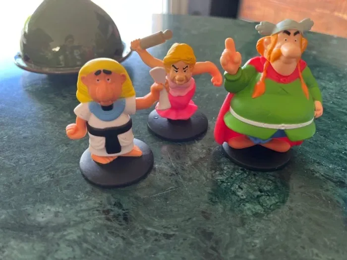 Lot de 14 figurines schtroumpfs, mignon, personnages d’asterix ect - photo numéro 3