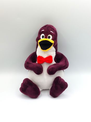 Peluche doudou pingouin violet PETZI Heunec 2020 blanc nœud papillon rouge 32 cm