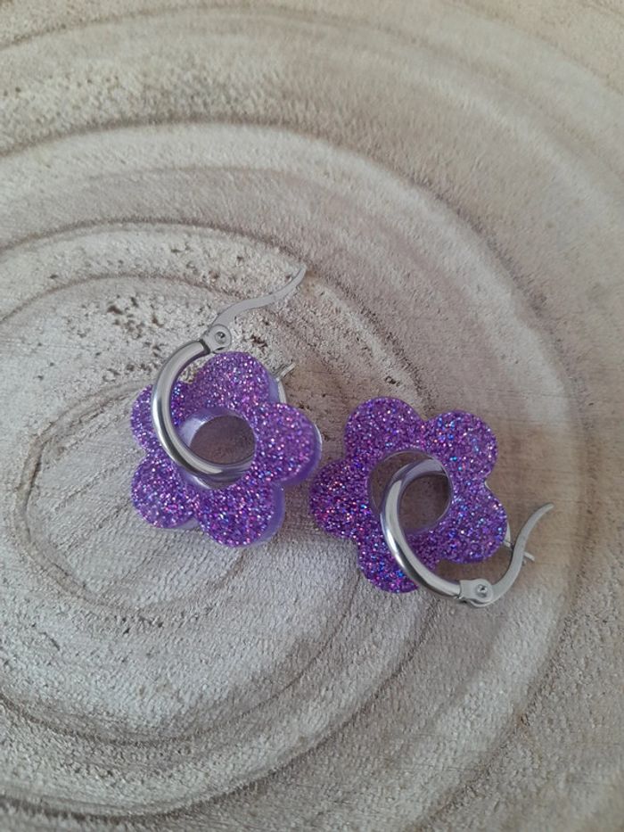 Boucle d'oreilles fleur violettes