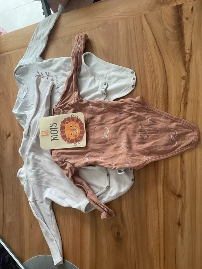 Lot 6 bodys manches longue 12 mois