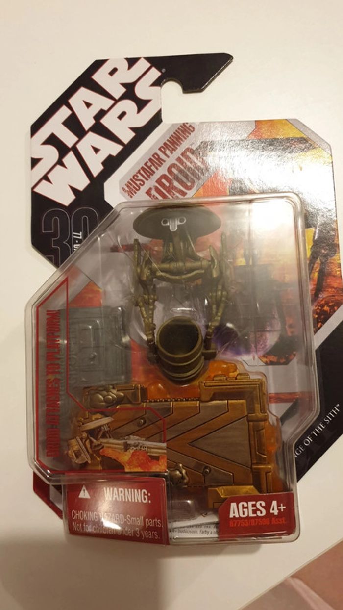 Figurine star wars: mustafar panning droid
