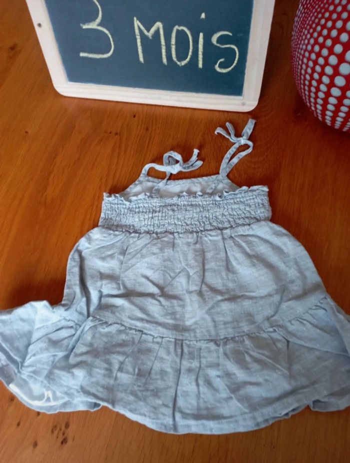 Robe taille 3 mois en très bon état - photo numéro 4