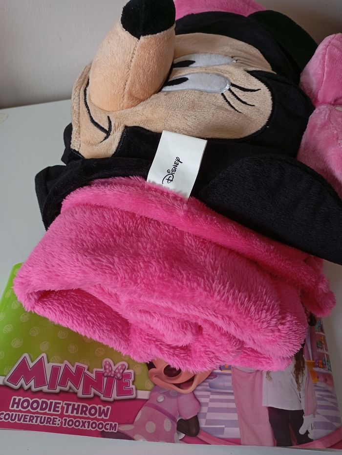 Couverture plaid cape douce . Rose Vif .Disney Minnie Mouse. 100x100 cm. État neuf - photo numéro 8