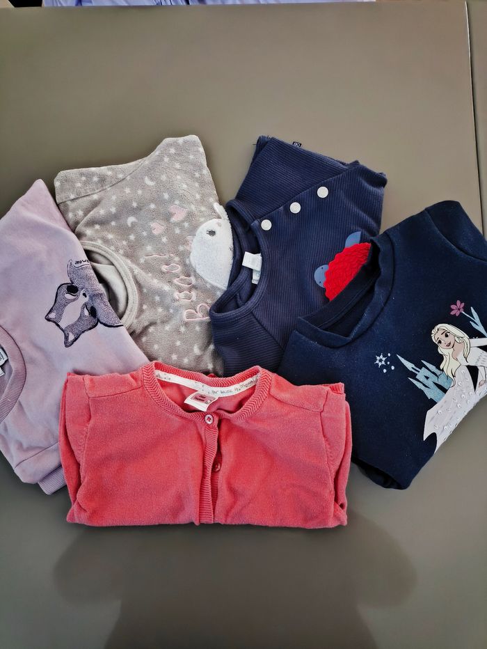 Lot de pulls / gilet fille