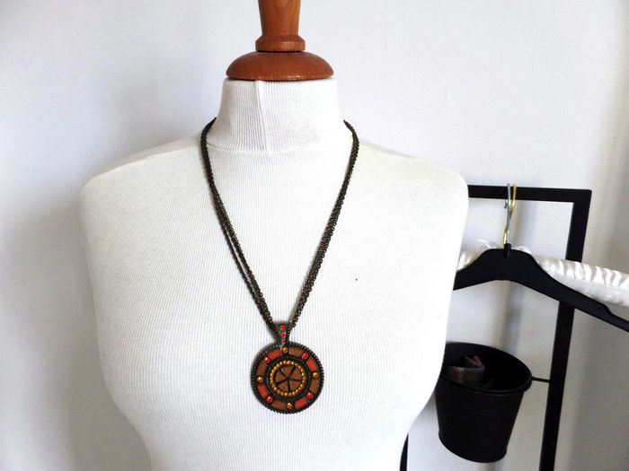 Collier rond fantaisie