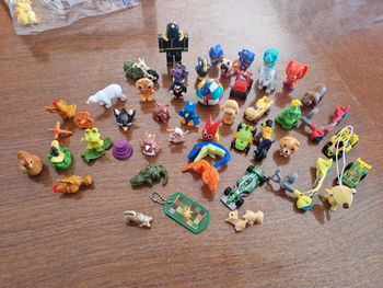 Lot figurine kinder