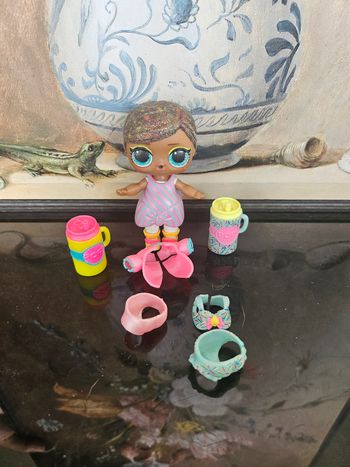 Poupee lol avec accessoires