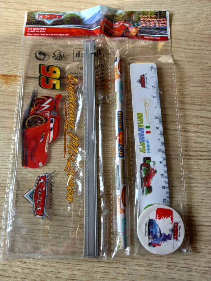 Kit de rentrée scolaire cars