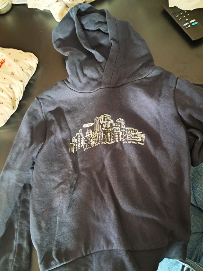 Sweat à  capuche ml taille 5 ans kiabi garçon