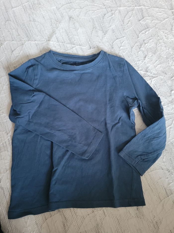 Lot 2 T-shirts Kiabi 5ans - photo numéro 3
