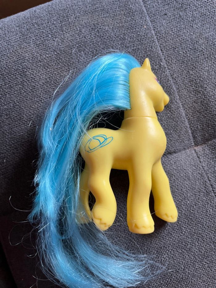 Petit poney bleu et jaune - photo numéro 2