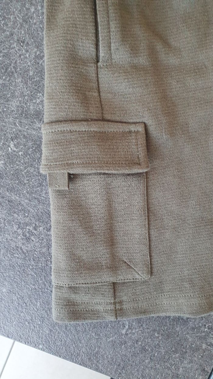 Short kaki neuf en 12 ans - photo numéro 3