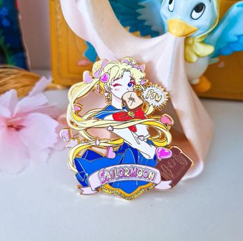 Pin's sailor moon usagi fantasy