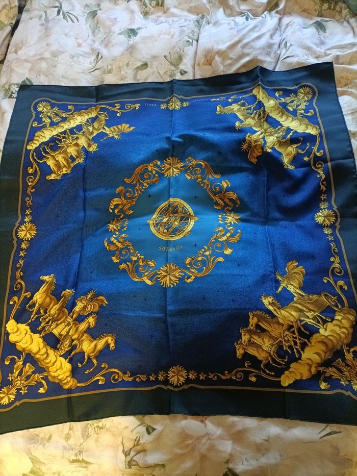 Foulard Hermes 90×90 Carrée vu - photo numéro 10