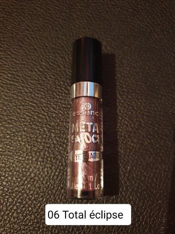 Fard à paupières liquide Essence total éclipse 06