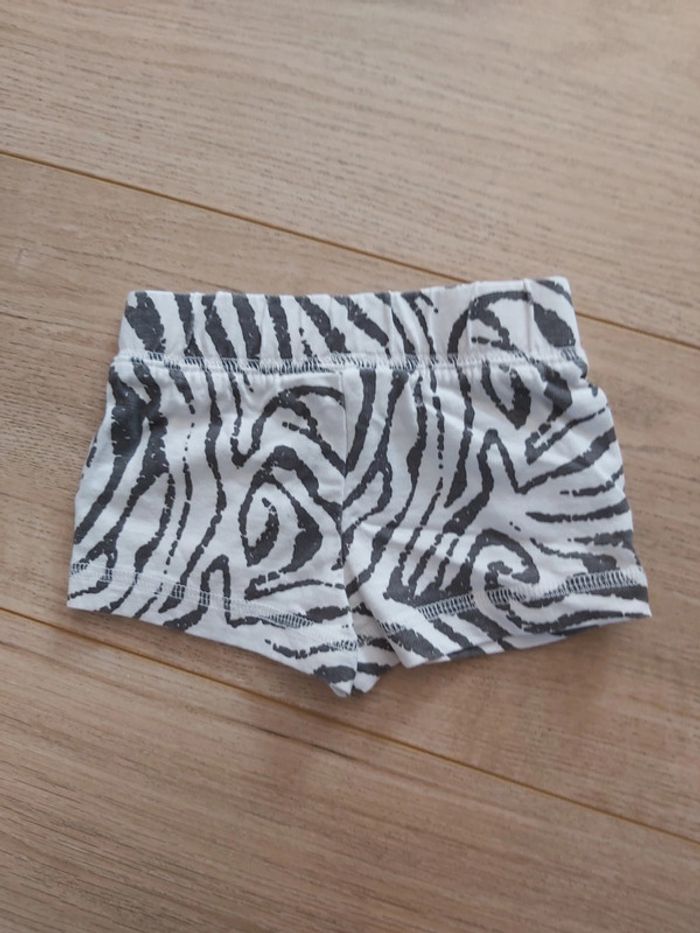 Short fille 3 mois en très bon état (78) - photo numéro 3